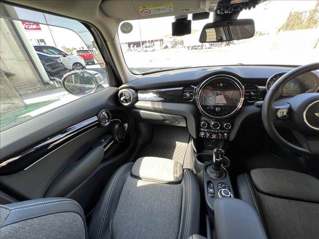 BMW MINI COOPER D 5DOOR 2024 Image 31