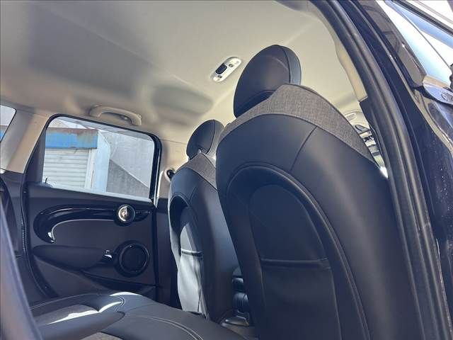 BMW MINI COOPER D 5DOOR 2024 Image 31