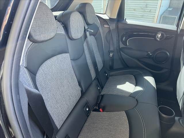 BMW MINI COOPER D 5DOOR 2024 Image 31