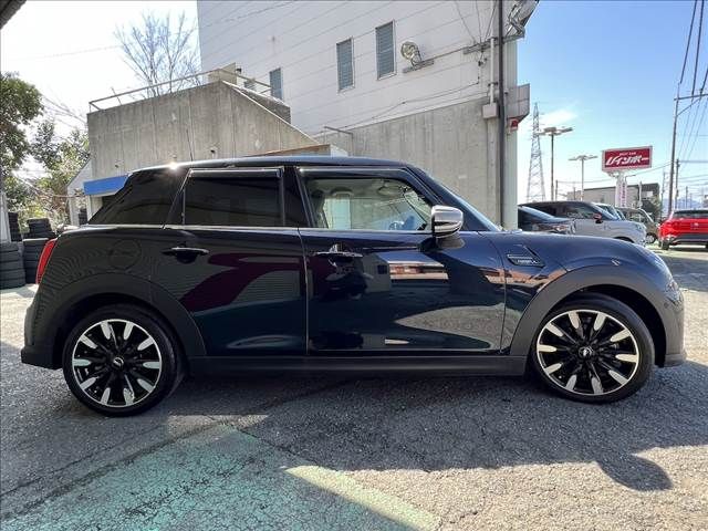 BMW MINI COOPER D 5DOOR 2024 Image 31