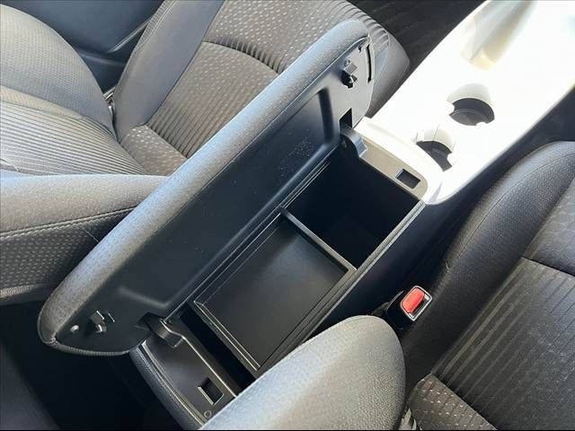 TOYOTA PRIUS 2016 Image 31