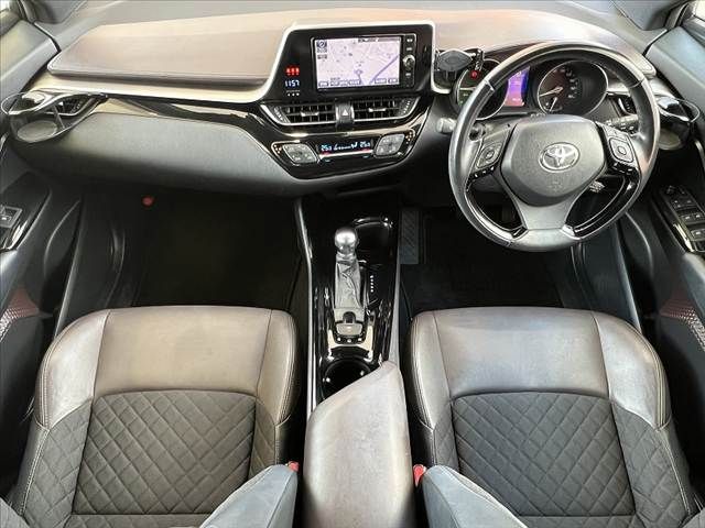 TOYOTA C-HR 2017 Image 31
