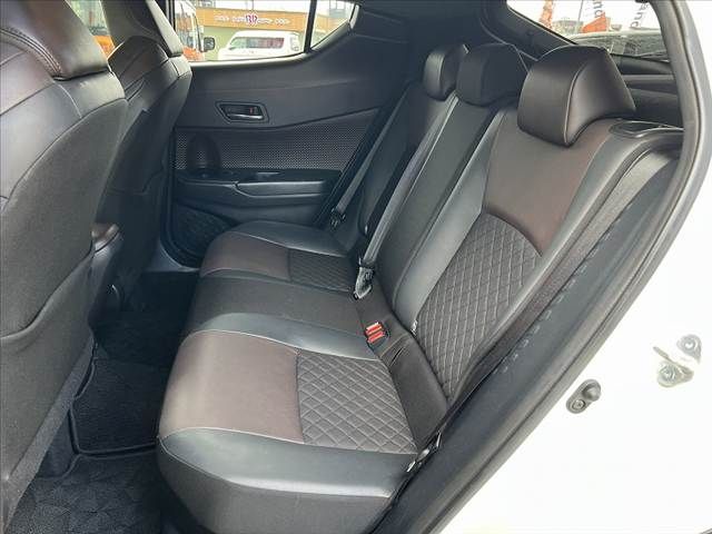 TOYOTA C-HR 2017 Image 31