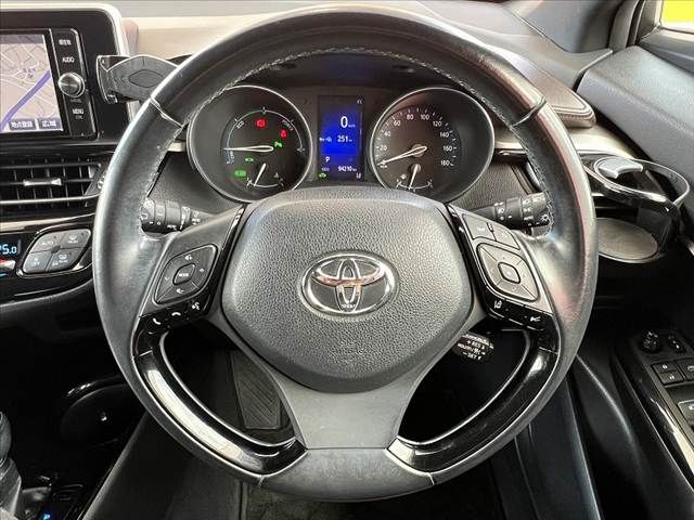 TOYOTA C-HR 2017 Image 31