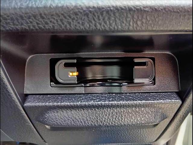 TOYOTA NOAH HYBRID 2016 Image 31