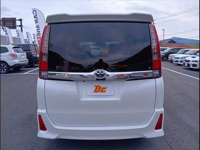 TOYOTA NOAH HYBRID 2016 Image 31