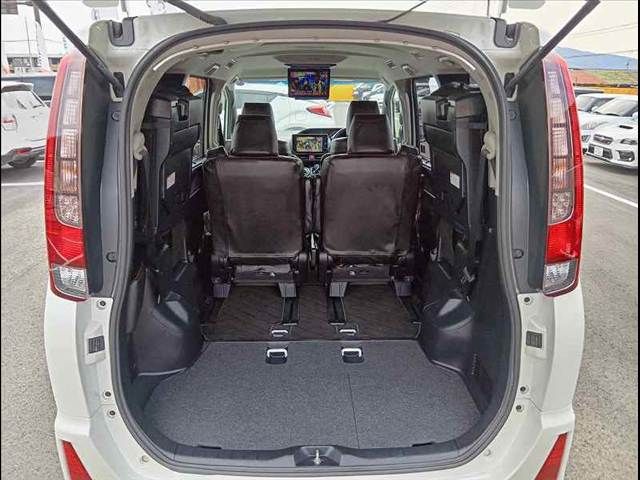 TOYOTA NOAH HYBRID 2016 Image 31