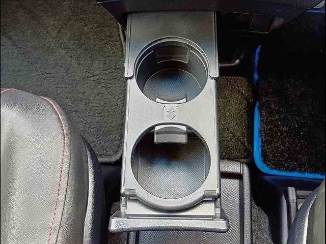 TOYOTA NOAH HYBRID 2016 Image 31