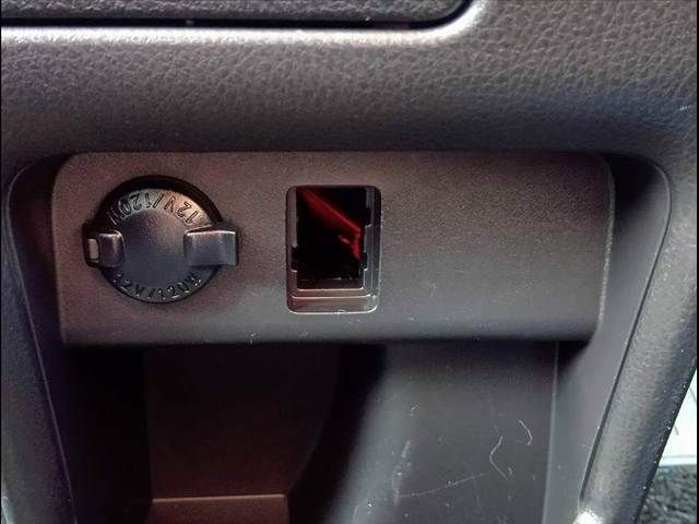 TOYOTA NOAH HYBRID 2016 Image 31