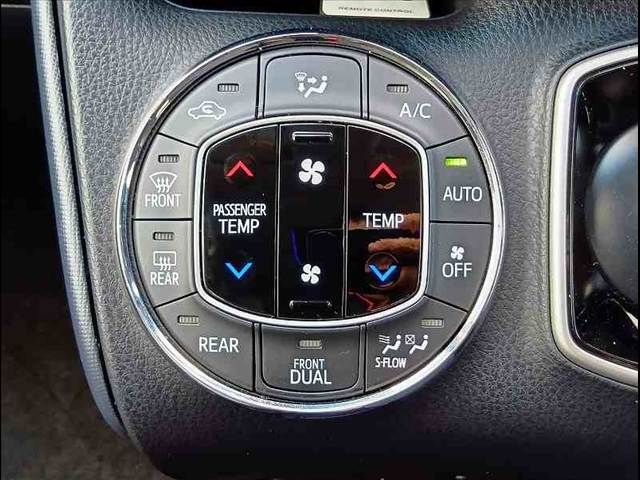 TOYOTA NOAH HYBRID 2016 Image 31