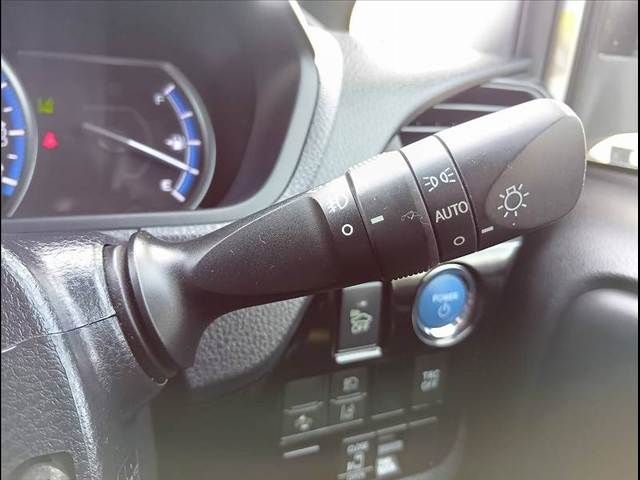 TOYOTA NOAH HYBRID 2016 Image 31