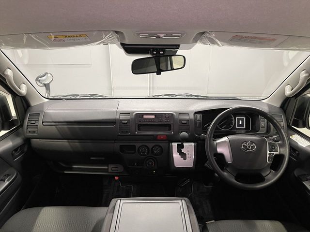 TOYOTA HIACE VAN 1.25T 2WD 2022 Image 31