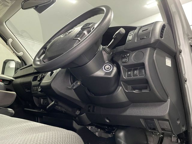 TOYOTA HIACE VAN 1.25T 2WD 2022 Image 31