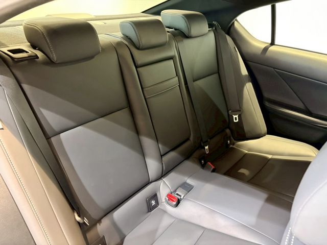 TOYOTA LEXUS IS300 2021 Image 31