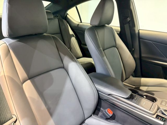 TOYOTA LEXUS IS300 2021 Image 31