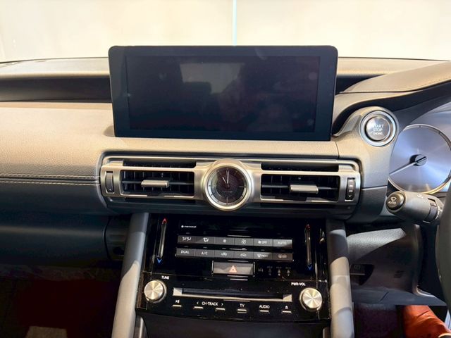 TOYOTA LEXUS IS300 2021 Image 31