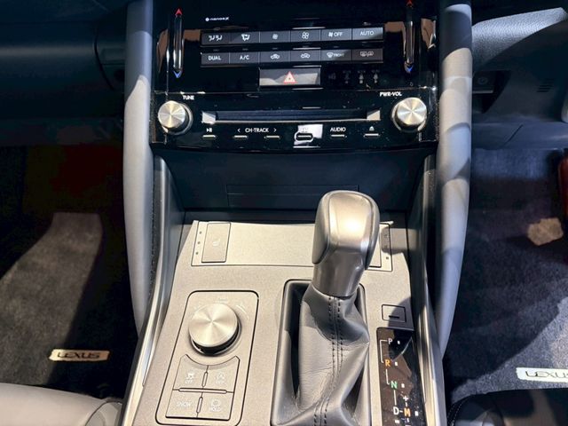 TOYOTA LEXUS IS300 2021 Image 31
