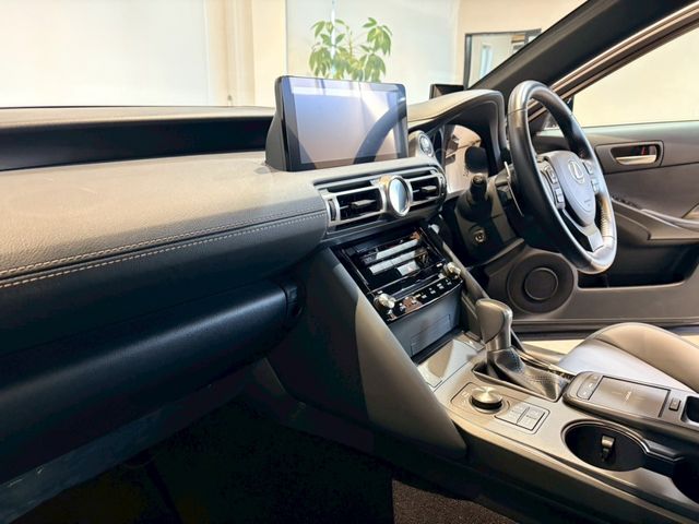 TOYOTA LEXUS IS300 2021 Image 31