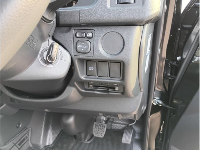 TOYOTA HIACE VAN 1.15T 2WD 2025 Image 31