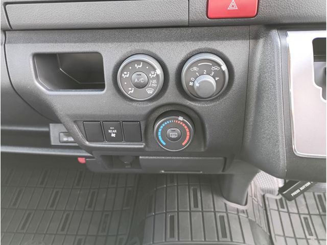 TOYOTA HIACE VAN 1.15T 2WD 2025 Image 31