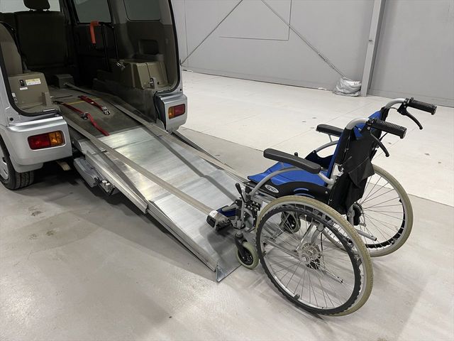 DAIHATSU ATRAI WAGON 2013 Image 31