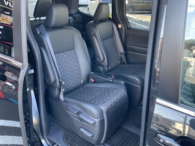 TOYOTA VOXY HYBRID 2025 Image 31