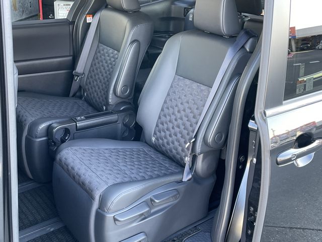 TOYOTA VOXY HYBRID 2025 Image 31