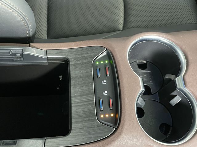 TOYOTA HARRIER HYBRID 2023 Image 31