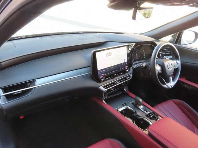 TOYOTA LEXUS RX500H 2023 Image 31