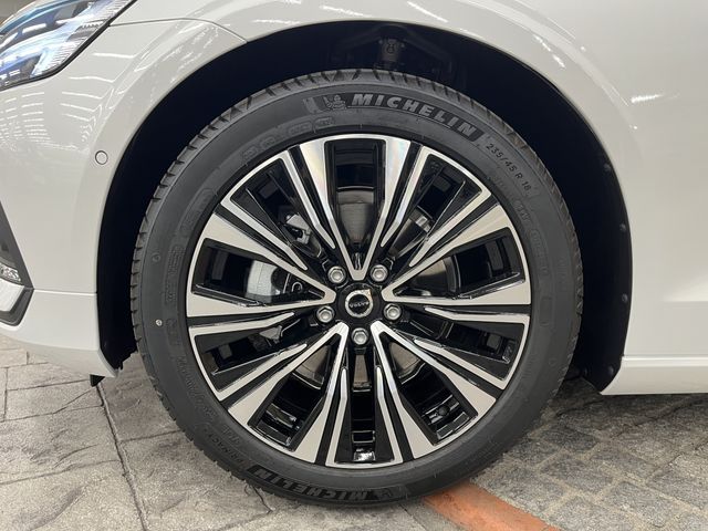 VOLVO V60 2025 Image 31