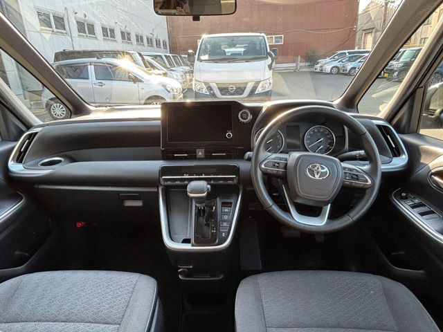 TOYOTA NOAH 2022 Image 31