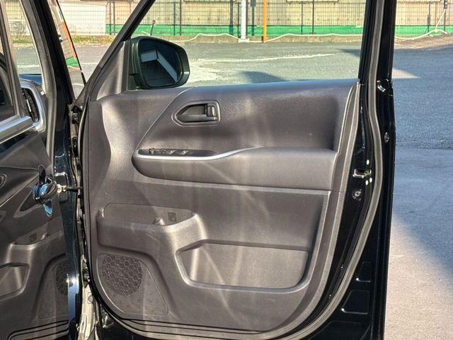 TOYOTA NOAH 2022 Image 31