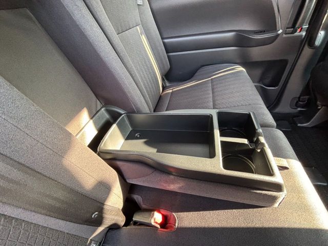 TOYOTA NOAH 2022 Image 31