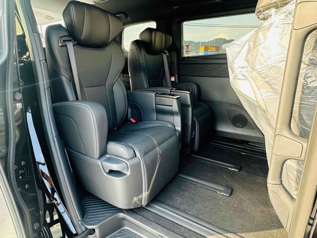 TOYOTA ALPHARD HYBRID 2026 Image 31