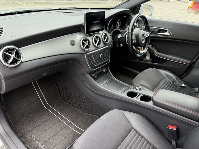 MERCEDES BENZ CLA SH 2015 Image 31