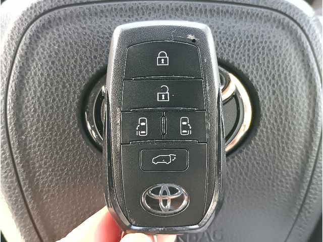 TOYOTA NOAH HYBRID 2022 Image 31