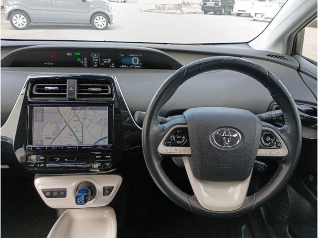 TOYOTA PRIUS 2016 Image 31