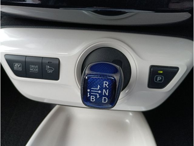 TOYOTA PRIUS 2016 Image 31