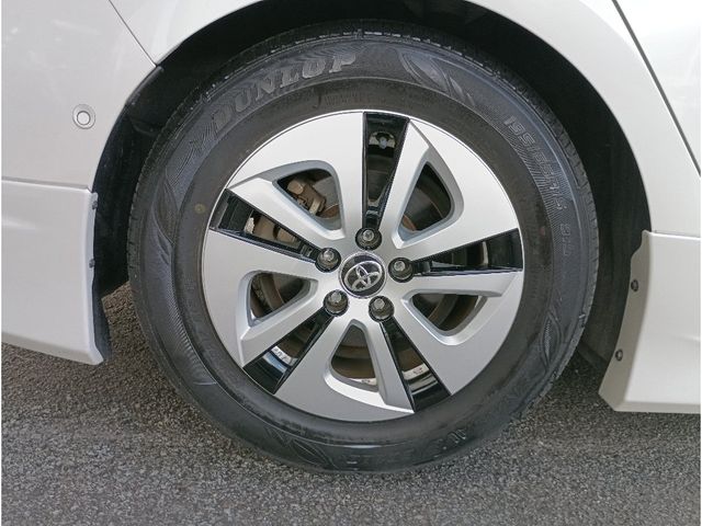 TOYOTA PRIUS 2016 Image 31