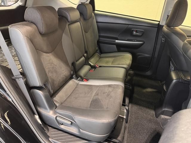 TOYOTA PRIUS ALPHA 2015 Image 31