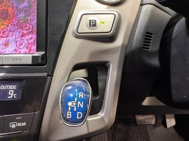 TOYOTA PRIUS ALPHA 2015 Image 31