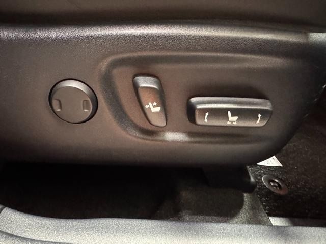 TOYOTA PRIUS ALPHA 2015 Image 31