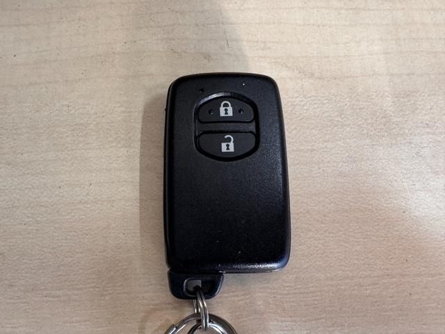 TOYOTA PRIUS ALPHA 2015 Image 31