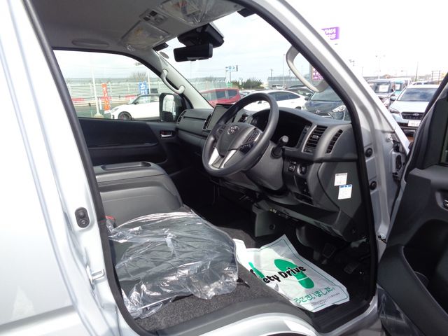 TOYOTA HIACE VAN 4WD 2026 Image 31