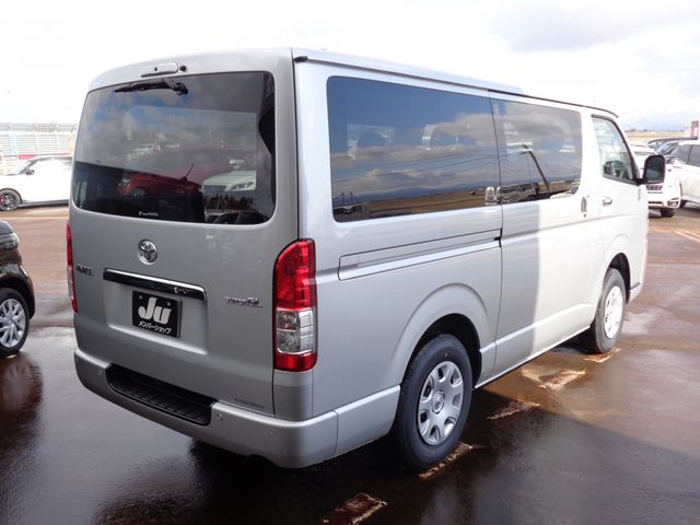 TOYOTA HIACE VAN 4WD 2026 Image 31