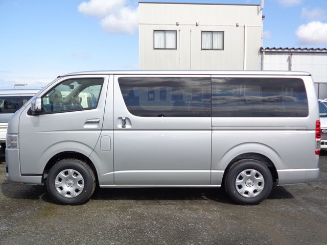 TOYOTA HIACE VAN 4WD 2026 Image 31