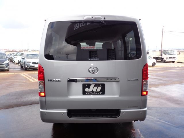 TOYOTA HIACE VAN 4WD 2026 Image 31