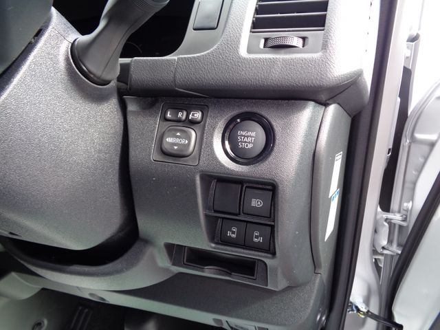 TOYOTA HIACE VAN 4WD 2026 Image 31