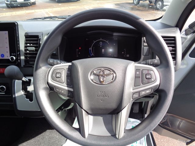 TOYOTA HIACE VAN 4WD 2026 Image 31