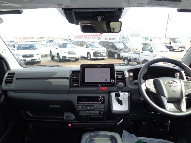 TOYOTA HIACE VAN 4WD 2026 Image 31